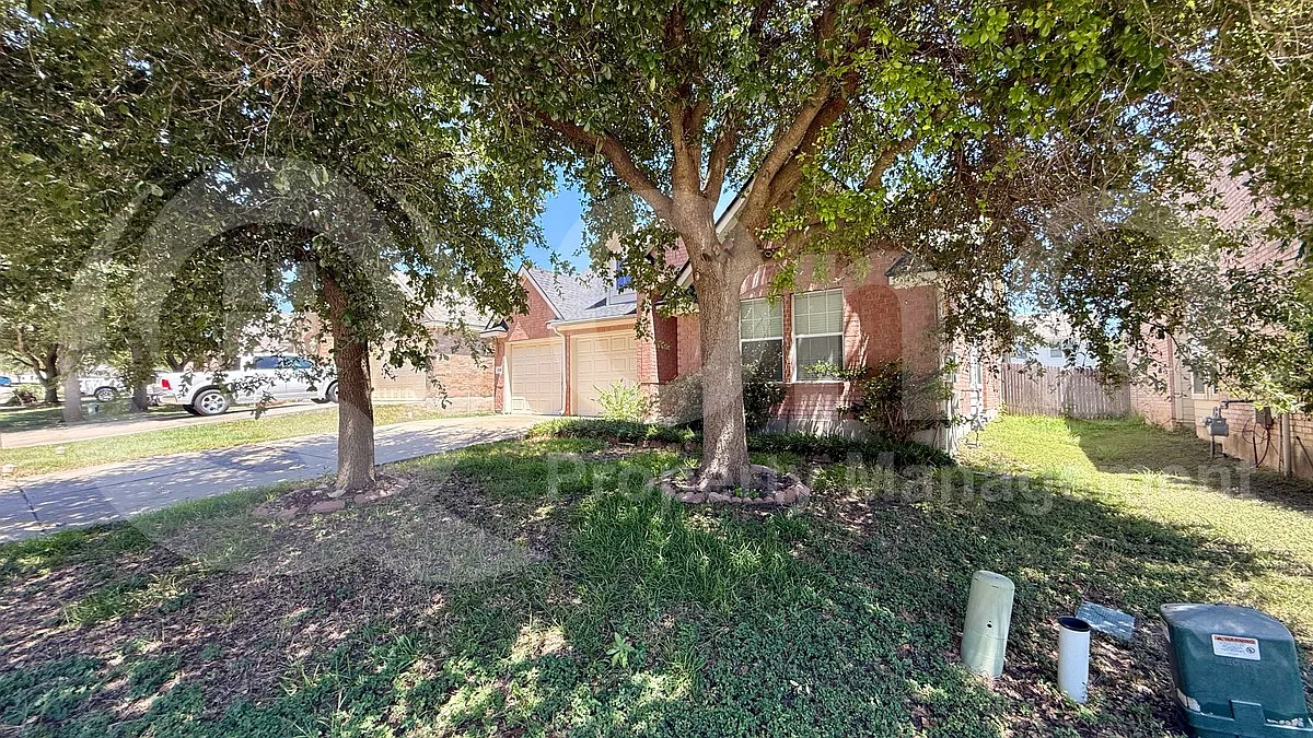 3 bed, 2.0 bath, 2259 sqft, $2,199 — Photo 3