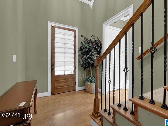3rd image of 703 Linden St