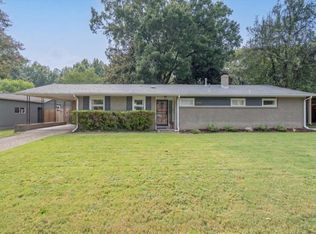 1065 Ivy Rd, Memphis, TN 38117