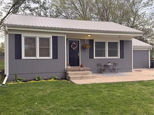 1209 N 8th St, Lansing, KS 66043