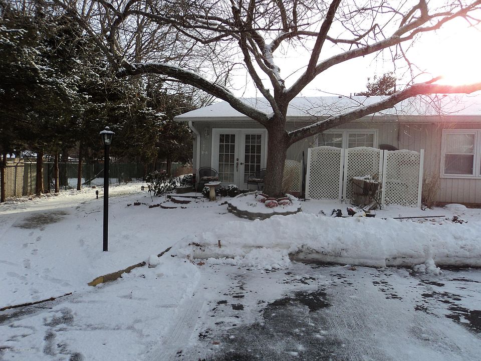 1st image of 547D Sheffield Ct