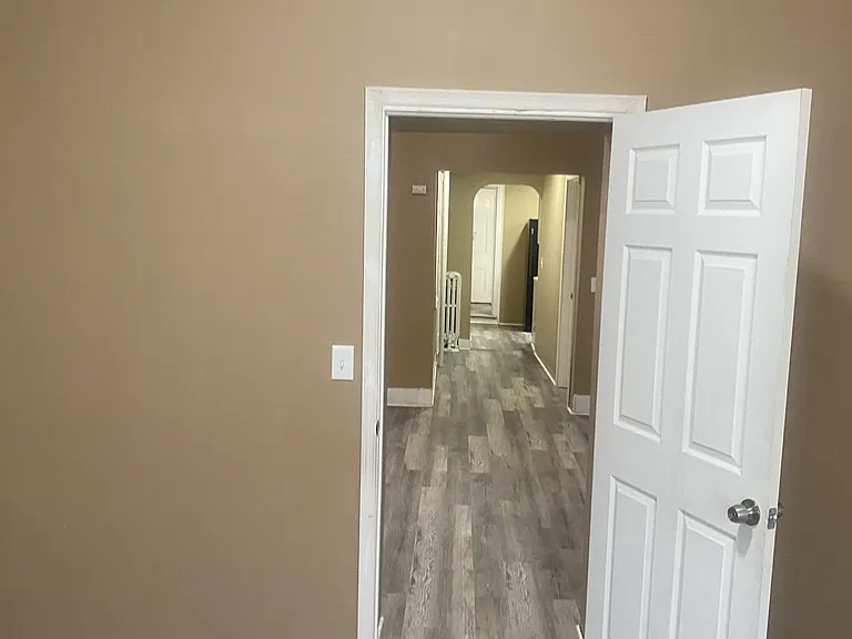 910 Ferry St — Photo 1