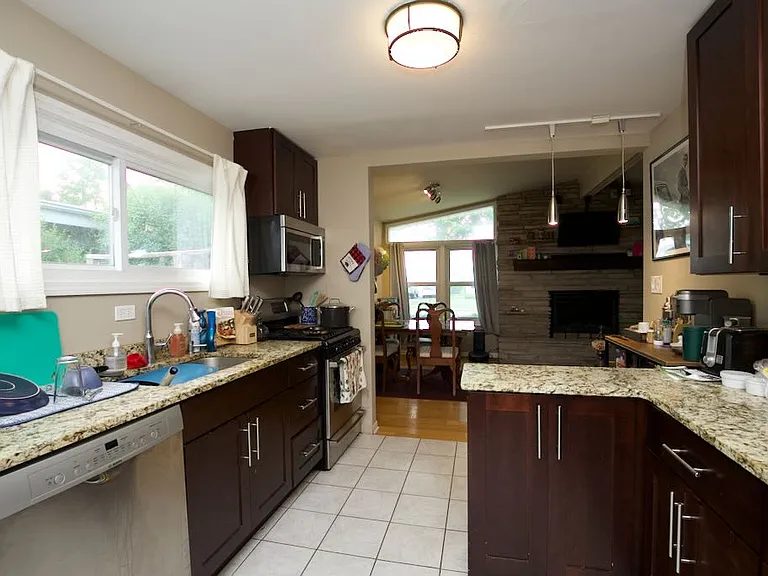 55 E Jeffery Ave #SFH — Photo 5