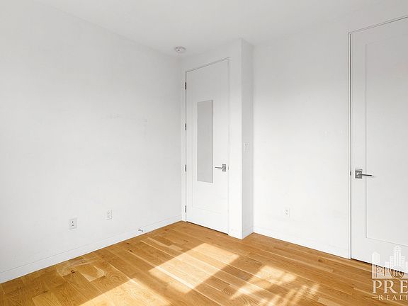 4th image of 227 Waverly Pl APT 4B