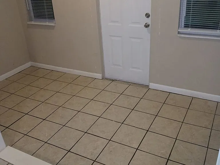 1721 SW 68th Ter — Photo 1