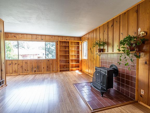 Second living room, window onto backyard.