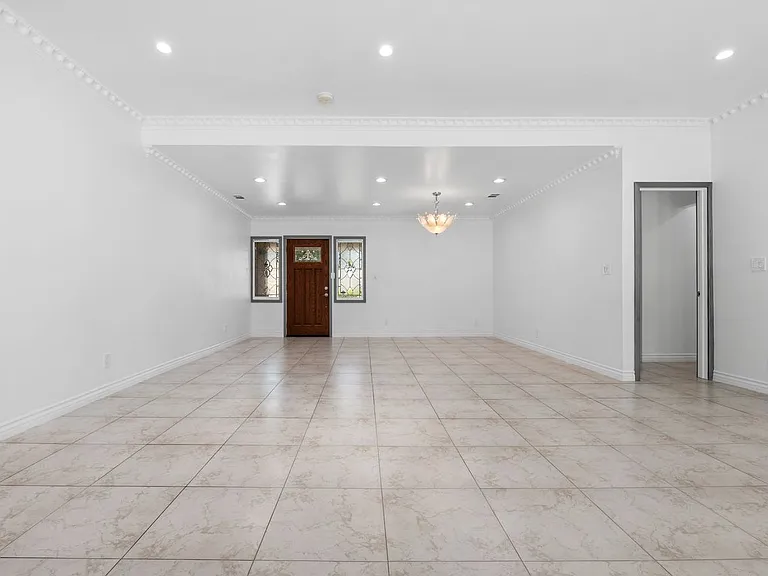 17434 Emelita St — Photo 16