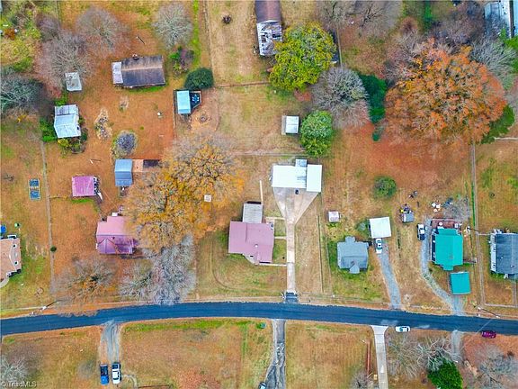 2nd image of 229 River Dr