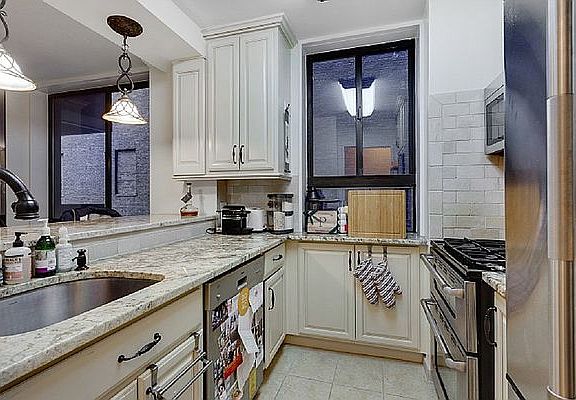 5th image of 347 W 57th St APT 5F