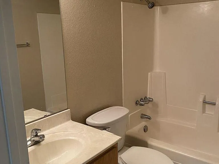 1927 E Hampton Ave #206 — Photo 8