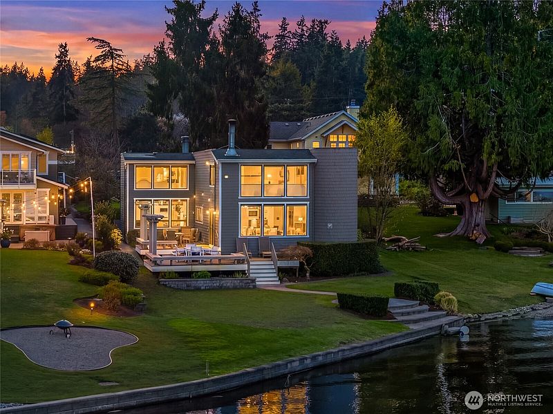 2nd image of 3418 W Lake Sammamish Parkway SE