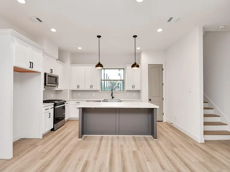 2313 Eagle St — Photo 11
