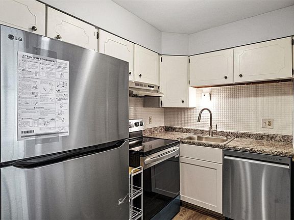 5th image of 3107 Garnette Dr APT B6