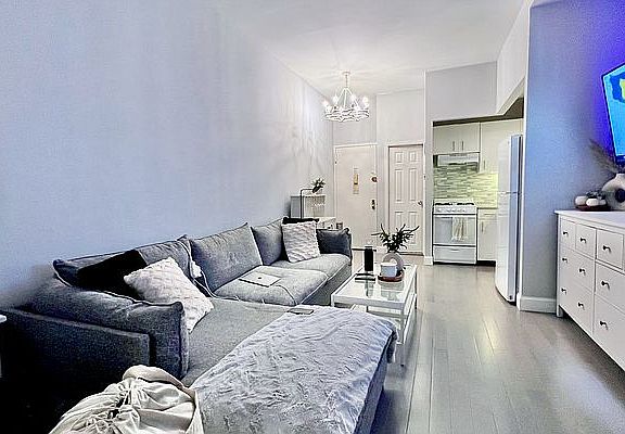 4th image of 726 Amsterdam Ave APT 2B