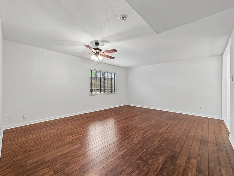 10239 Green Ash Rd — Photo 30