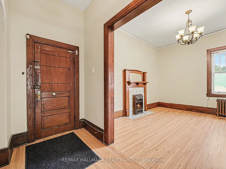 413 Elgin St #1 — Photo 5