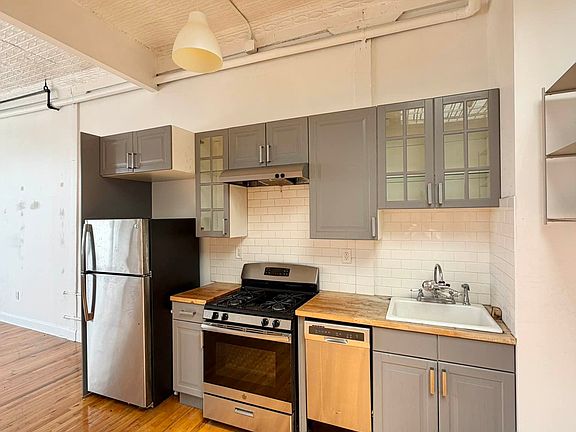 4th image of 47 Thames St APT 405