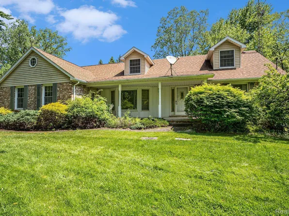 12301 Pecos Ln, Holly, MI 48442