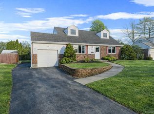 105 Elberta Dr, East Northport, NY 11731