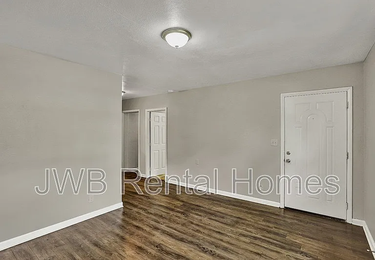 141 W 43rd St — Photo 5