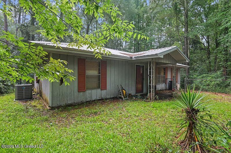 2nd image of 313 E Dewey Camp Dr