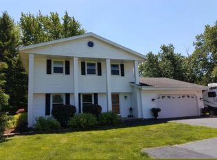 20005 W Chestnut Dr, New Berlin, WI 53146