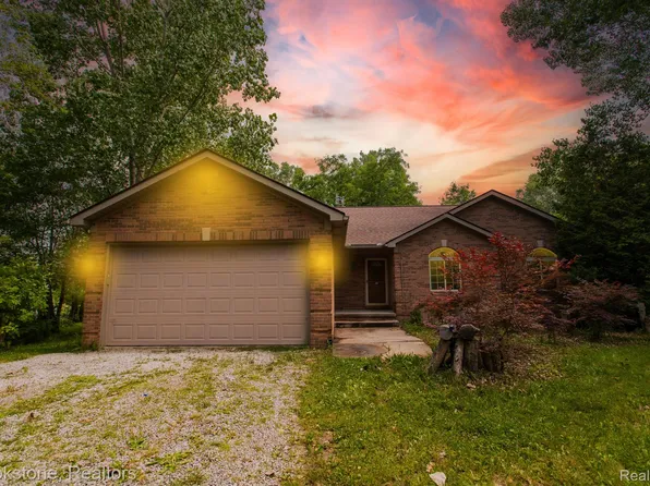 78534 Angling Rd, Richmond, MI 48062