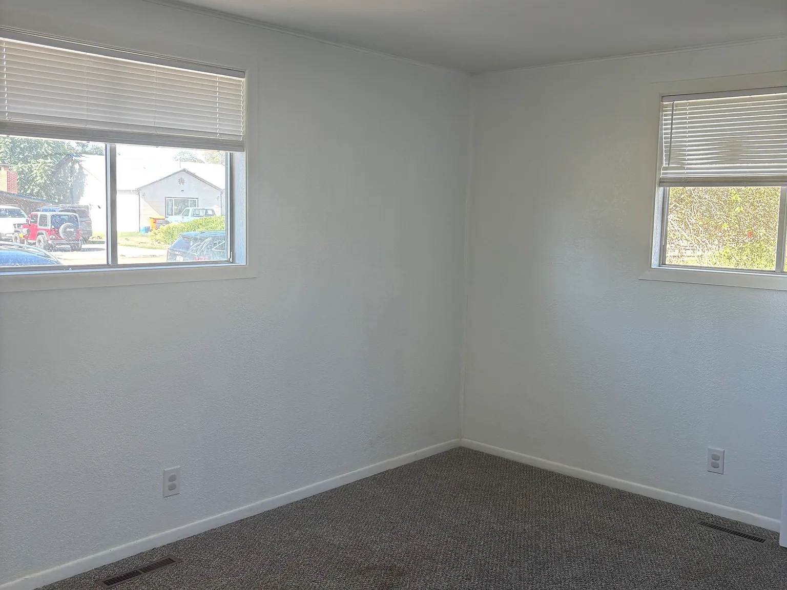 1605 Locust Ave — Photo 2