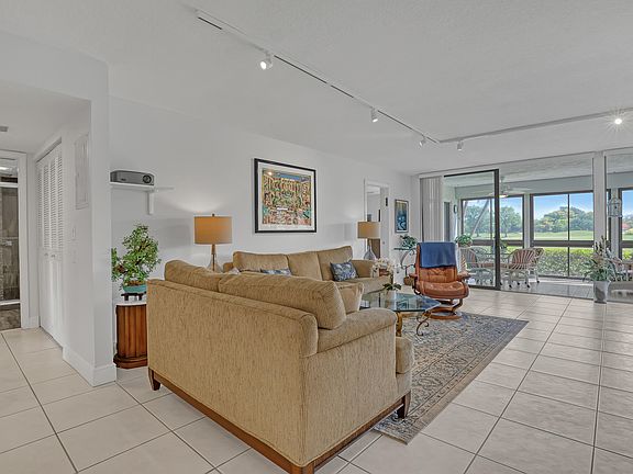 4th image of 11258 Green Lake Drive #104