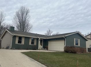 1214 Cherrywood DRIVE, Waukesha, WI 53188