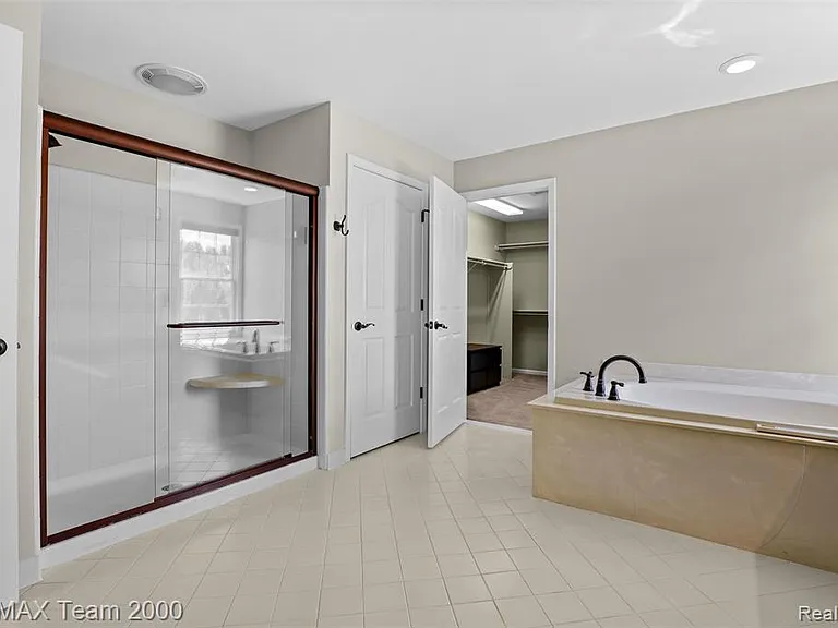 1248 Lasalle Rd — Photo 57