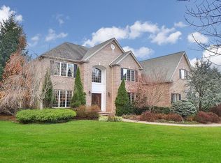 8 Longview Ct, Old Tappan, NJ 07675