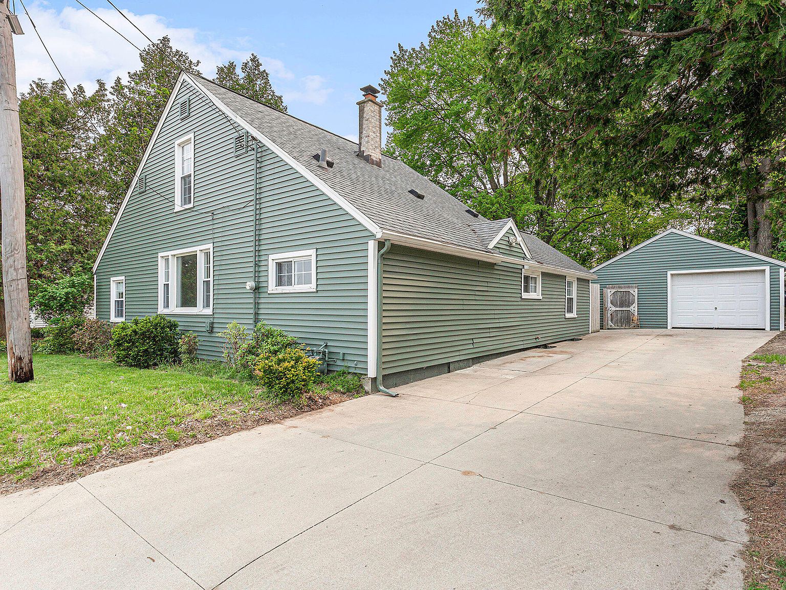 3925 Leland Ave NE, Comstock Park, MI 49321 Zillow