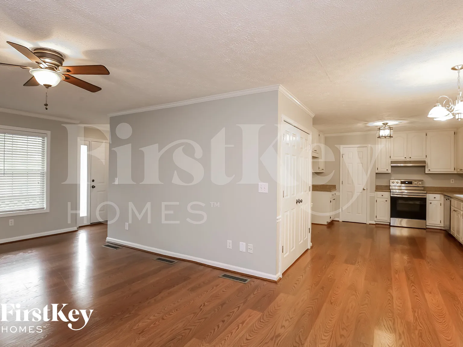 3 bed, 2.0 bath, 1648 sqft, $2,170 — Photo 2