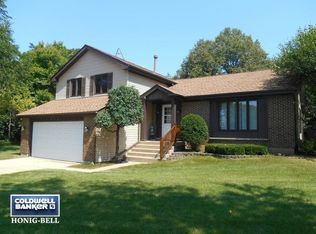 635 Clearview Ct, Algonquin, IL 60102