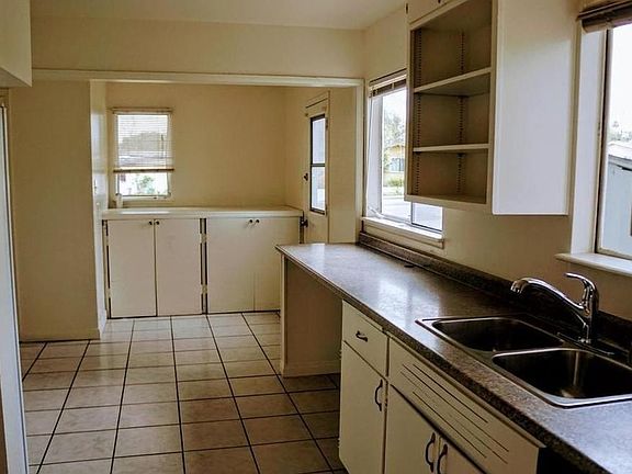 5th image of 2109 Johnson Dr