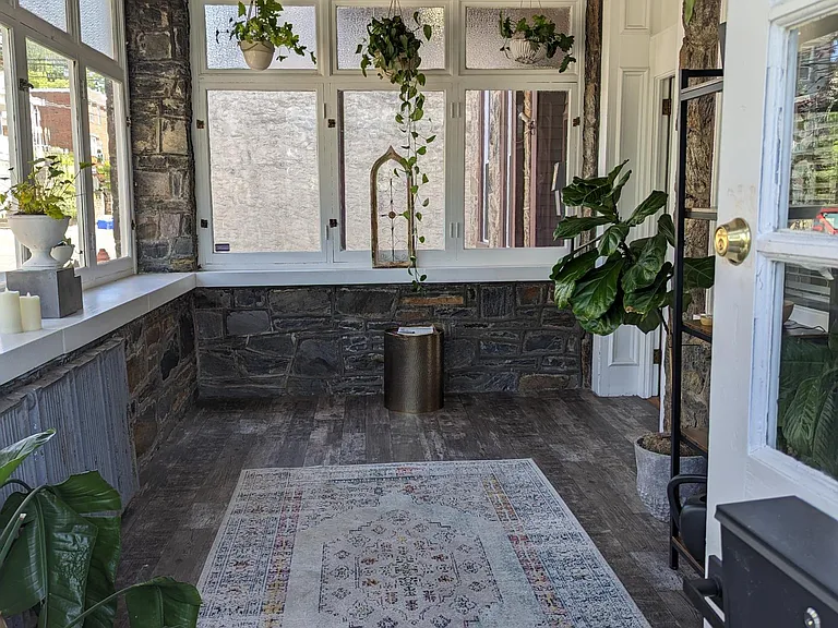 3504 Ainslie St — Photo 3
