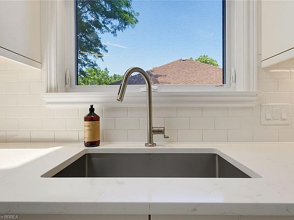 4th image of 27 King William St