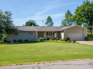 17792 Bridgeview Dr, South Bend, IN 46635