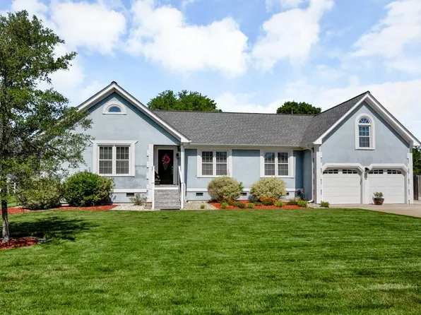 732 Mandarin Ln, Chesapeake, VA 23323