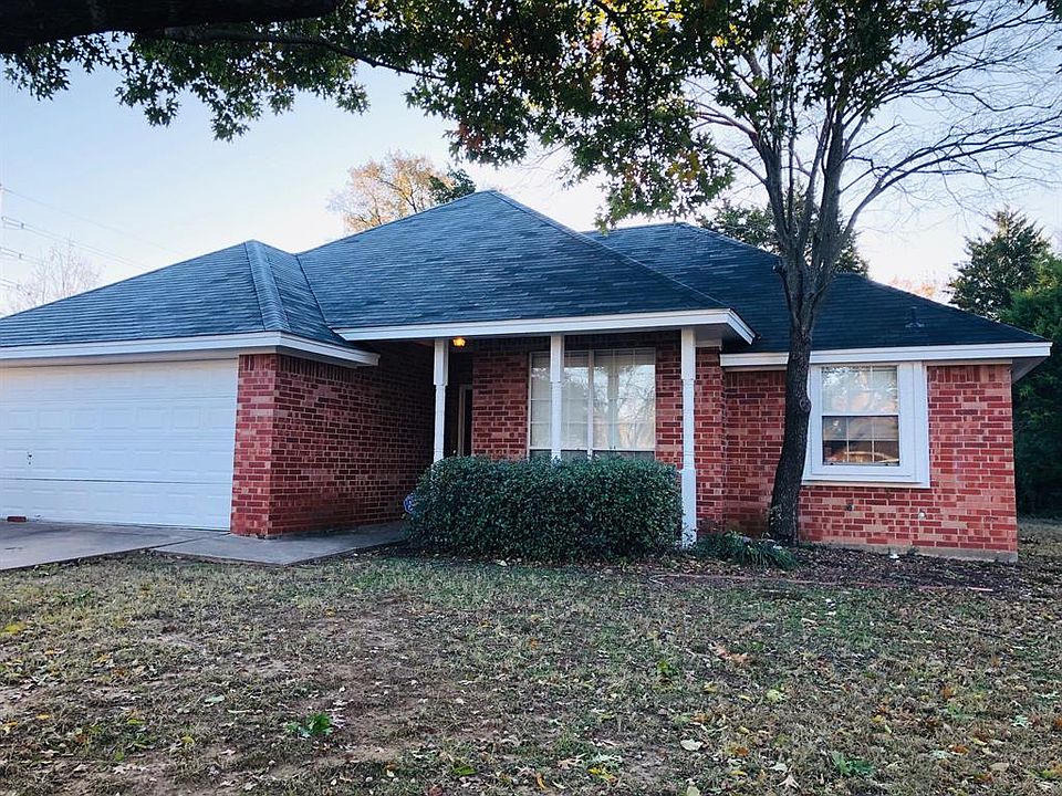1st image of 820 Brittany Dr