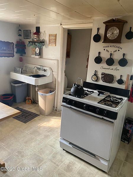 2nd image of 71 E Pine Street