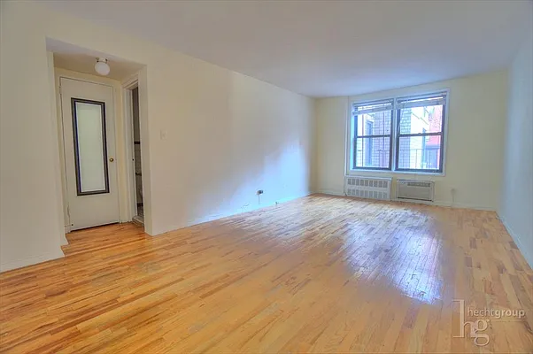 Rented by Hecht Group | media 11