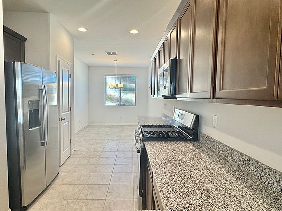 5th image of 32625 N 122nd Ln