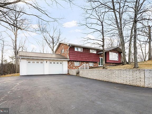 2nd image of 876 Sunrise Dr