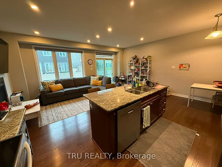 222 Fergus Cres — Photo 17