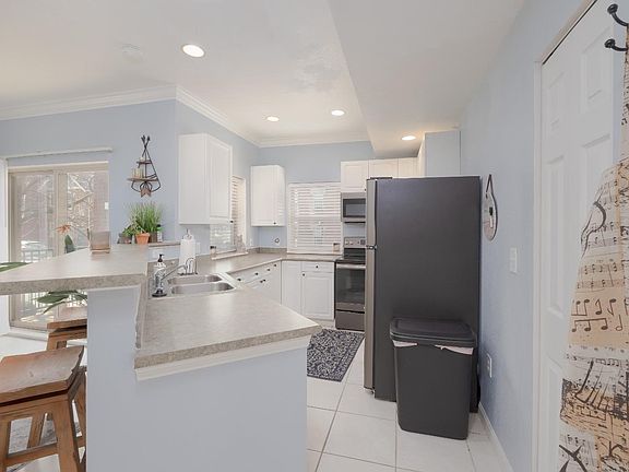 5th image of 210 Fosdick St Unit 2C