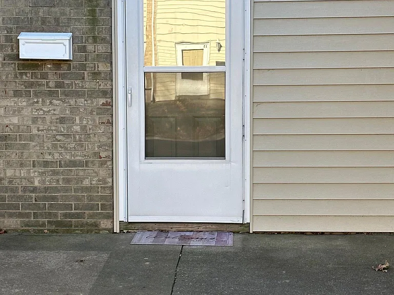 16 Florentine Ct — Photo 1