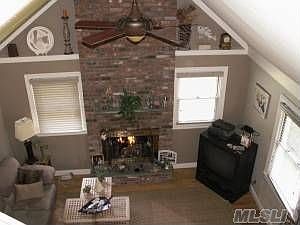 Living Roomw/fireplace