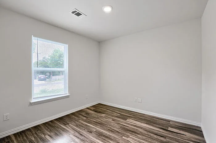 503 Henderson St — Photo 7